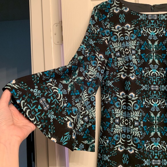 Vince Camuto Sz 4 dress flare sleeves - Picture 3 of 7